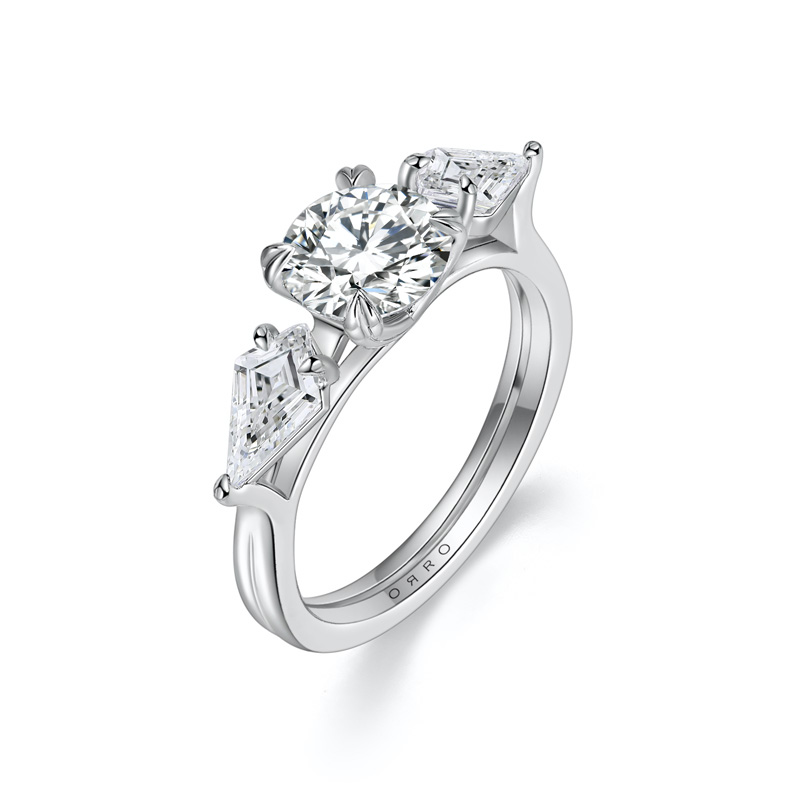 ORRO Helena II Round Brilliant Trilogy Ring