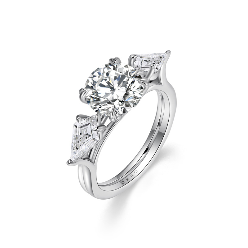 ORRO Elisabeth II Round Brilliant Trilogy Ring